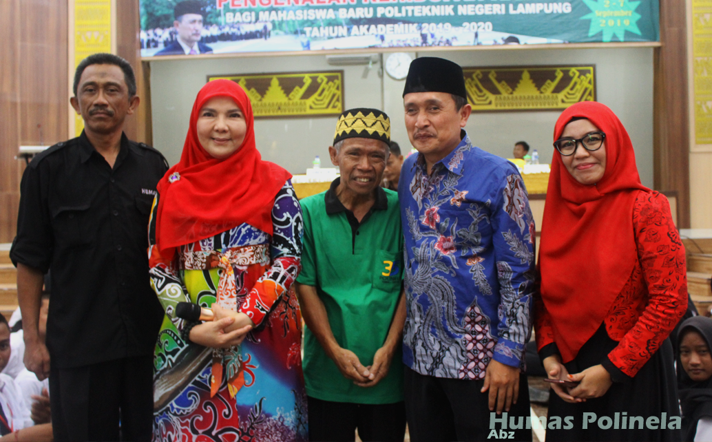 Hadiah Umroh Dari Dr. Hj. Eva Dwiana Herman HN. SE., M.Si