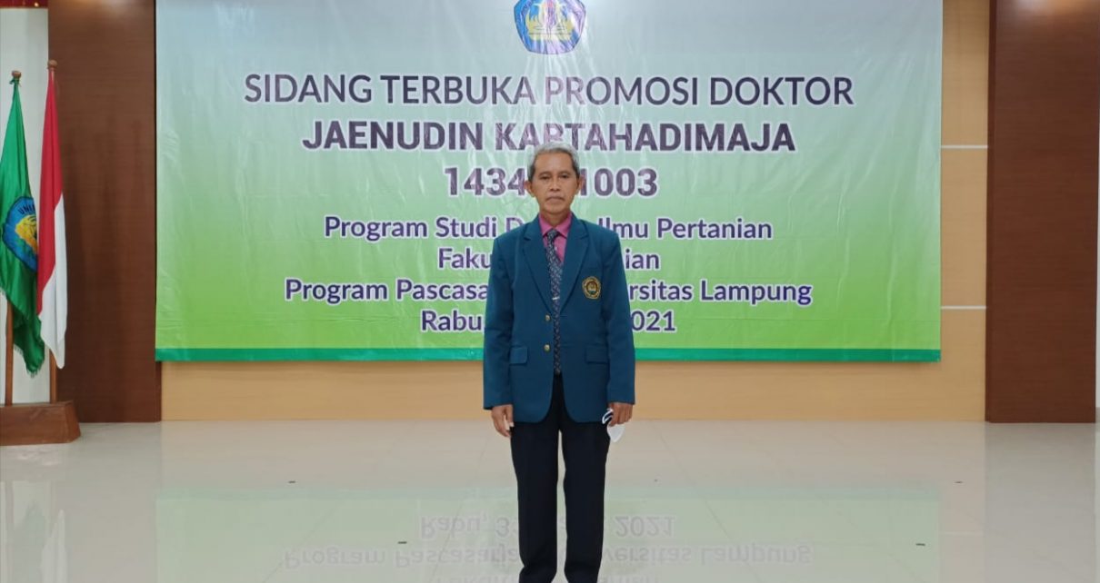 Jaenudin Kartahadimaja Raih Gelar Doktor