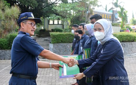 Polinela - Penyerahan SK PNS pada apel pagi 28 Maret 2022 2