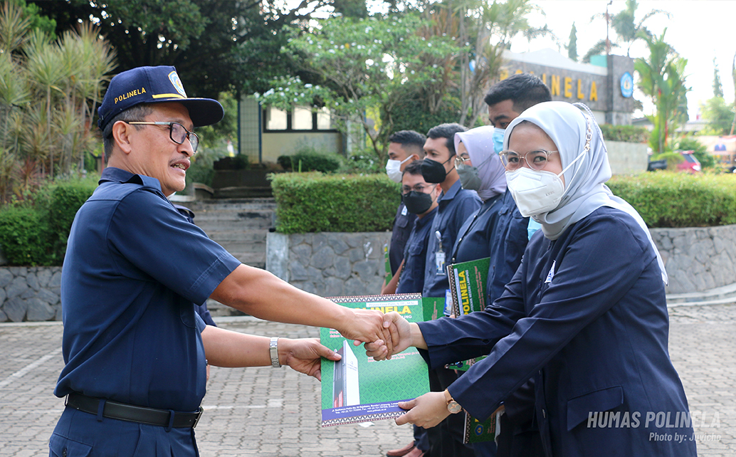 Polinela - Penyerahan SK PNS pada apel pagi 28 Maret 2022 2