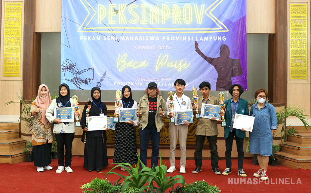 Foto bersama pemenang Peksimprov 2022 cabang Baca Puisi