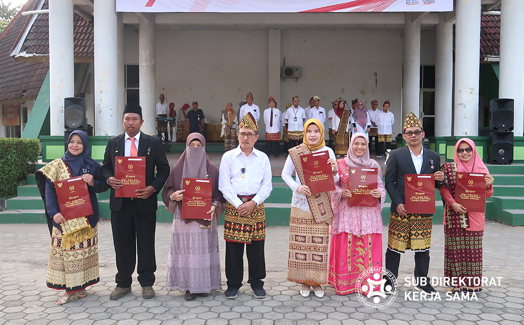 Penerima Satya Lencaya Karya Satya 10 Tahun