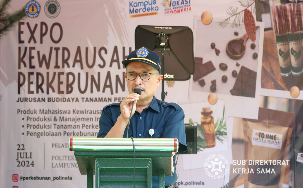 Direktur Polinela Memberikan Sambutan Sekaligus Membuka Kegiatan Expo