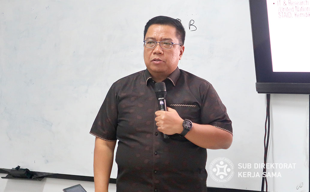Materi dari Romi Satria Wahono, B.ENG., M.ENG., PH.D