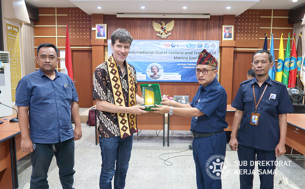 Pemateri Hari Pertama Yannis Cuypers, Ph.D dari Laboratoire d’Oceanographie et du Climat (L’OCEAN)