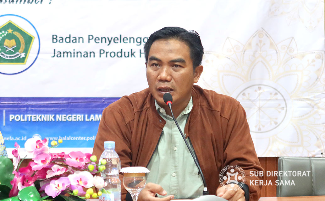 Sambutan Wakil Direktur I sekaligus membuka acara Pelatihan Sistem Penjamin Mutu Produk Halal Untuk Tenaga Pendamping Proses Produk Halal
